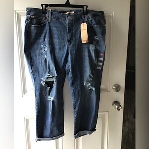 NWT’s size 22W Levi Boyfriend midrise tapered leg